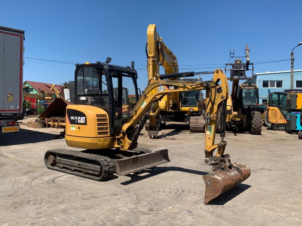 CAT 302.7 CR - Minikotró: 2 kép. CAT 302.7 CR - Minikotró: 2 kép.