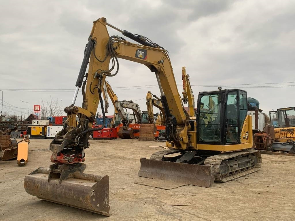 CAT 308 CR - Minikotró: 2 kép. CAT 308 CR - Minikotró: 2 kép.