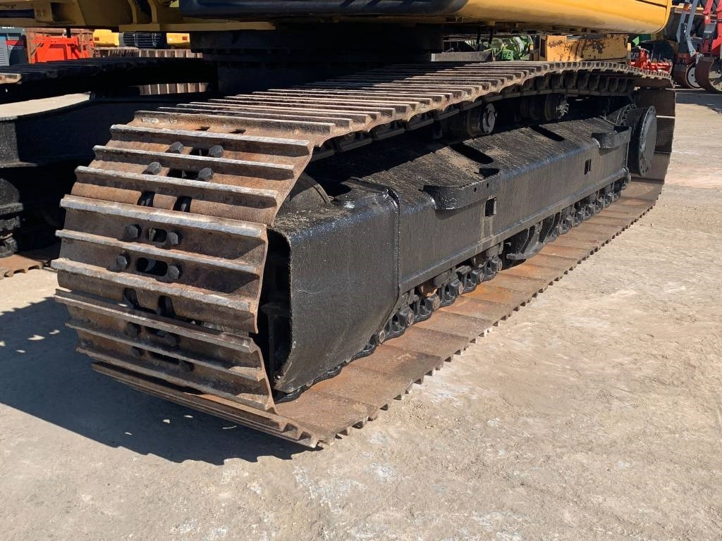 CAT 318F - Lánctalpas kotró: 5 kép. CAT 318F - Lánctalpas kotró: 5 kép.