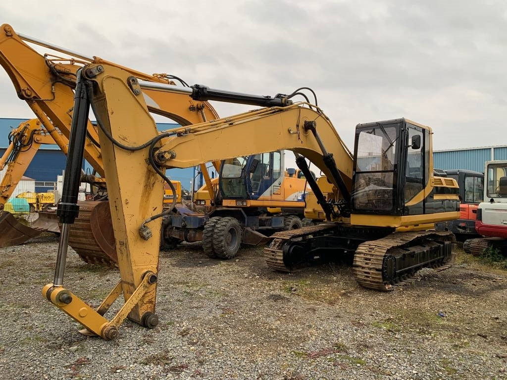 CAT 320N - Lánctalpas kotró: 1 kép. CAT 320N - Lánctalpas kotró: 1 kép.