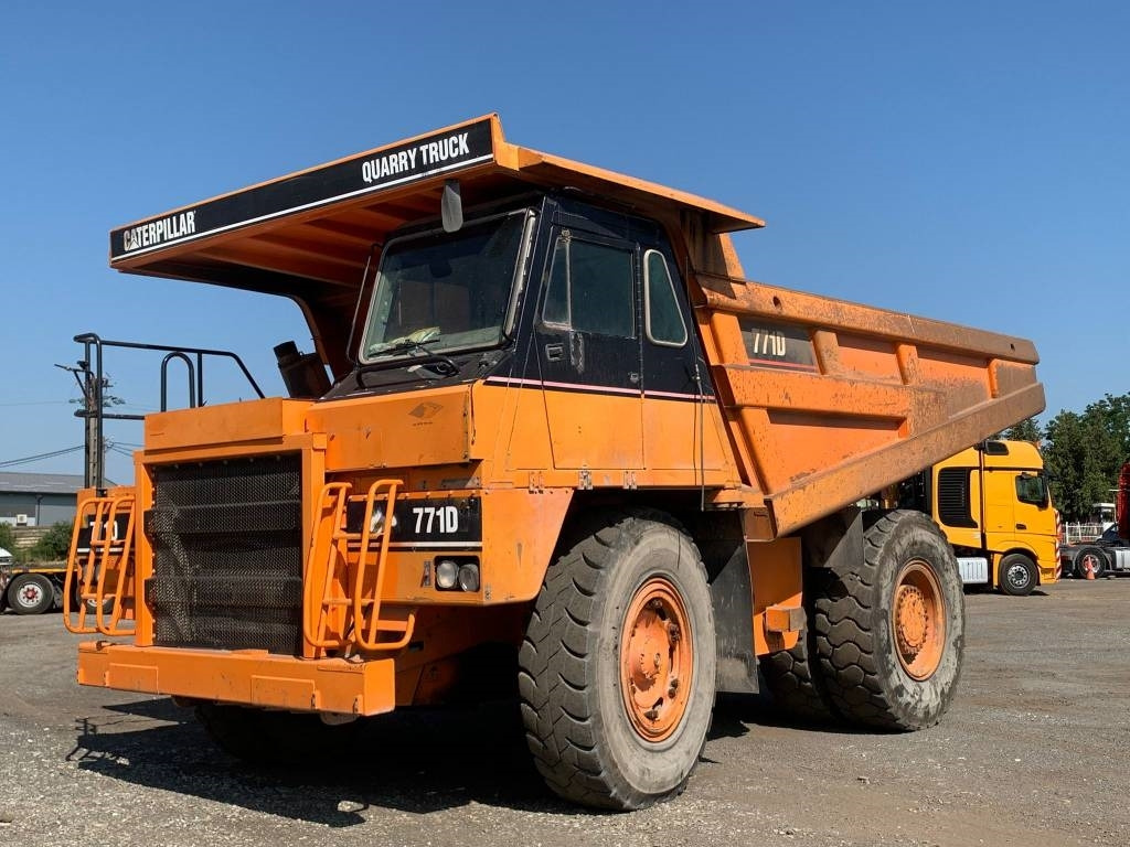 CAT 771 D - Bánya teherautó: 3 kép. CAT 771 D - Bánya teherautó: 3 kép.