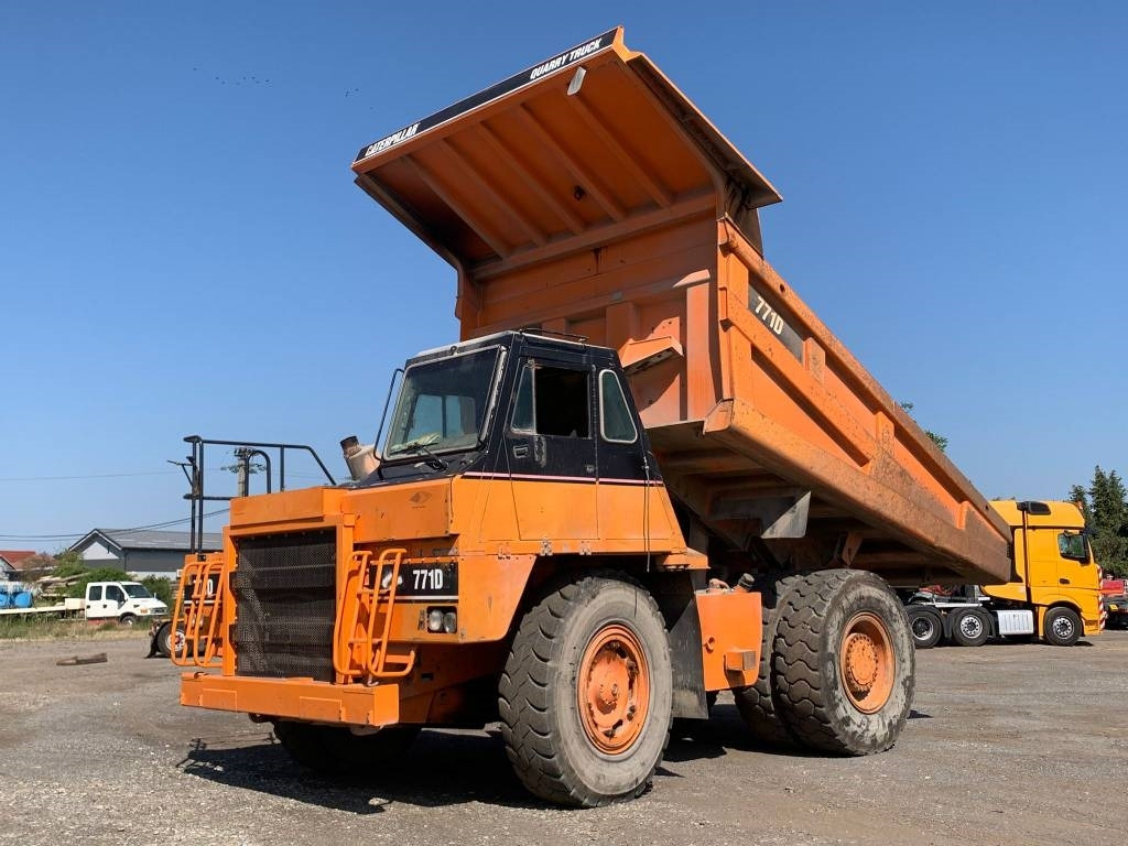 CAT 771 D - Bánya teherautó: 2 kép. CAT 771 D - Bánya teherautó: 2 kép.