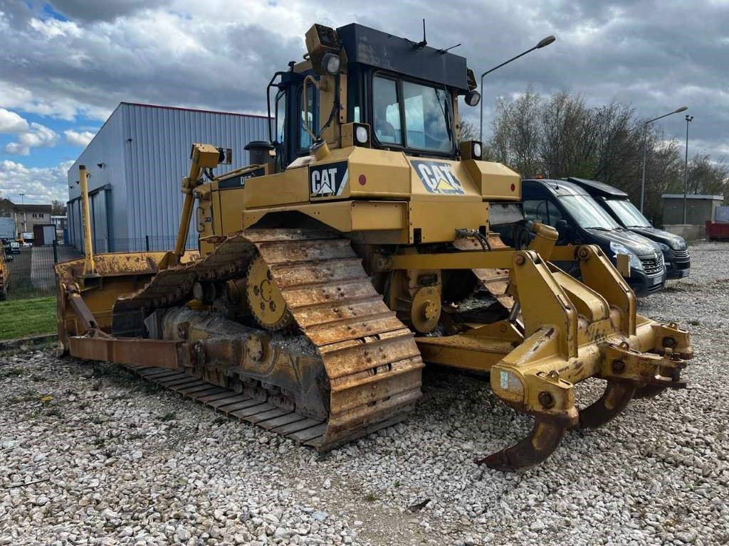 CAT D 6 T LGP - Buldózer: 2 kép. CAT D 6 T LGP - Buldózer: 2 kép.