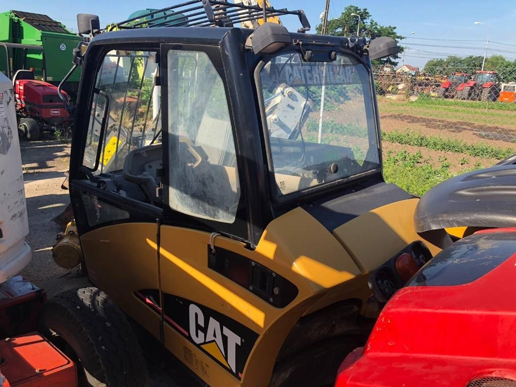 CAT TH 220 B FOR PARTS - Teleszkópos rakodó: 2 kép. CAT TH 220 B FOR PARTS - Teleszkópos rakodó: 2 kép.