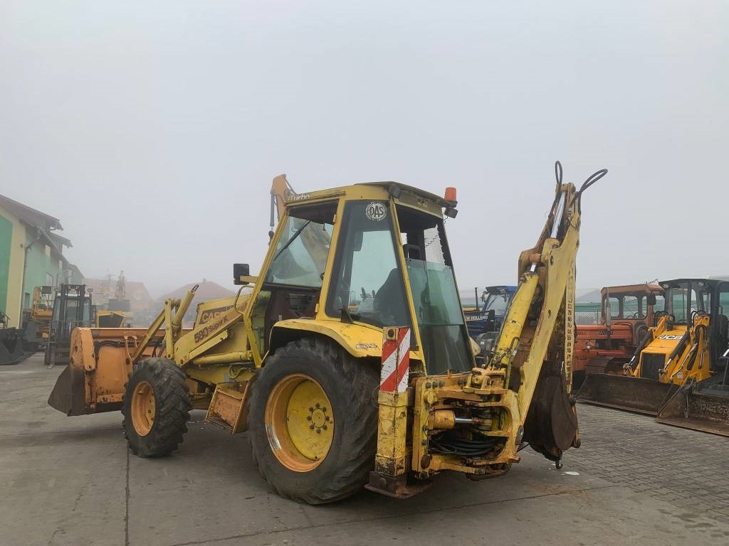 Case 580 K - Kotrórakodó: 4 kép. Case 580 K - Kotrórakodó: 4 kép.