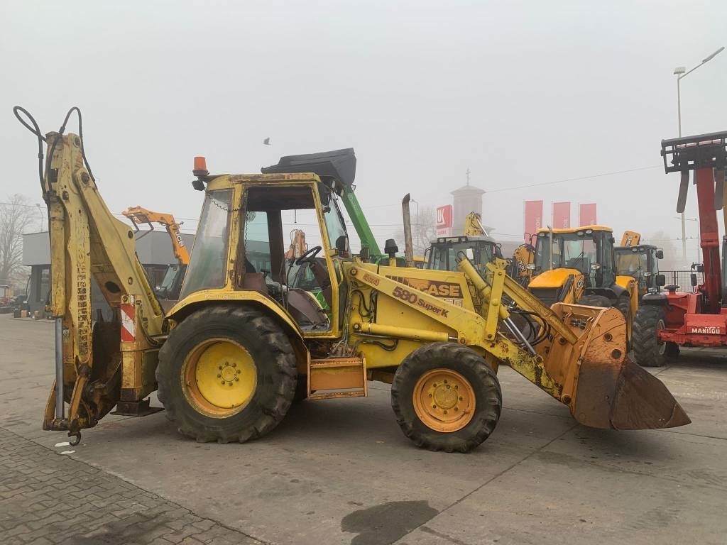 Case 580 K - Kotrórakodó: 5 kép. Case 580 K - Kotrórakodó: 5 kép.