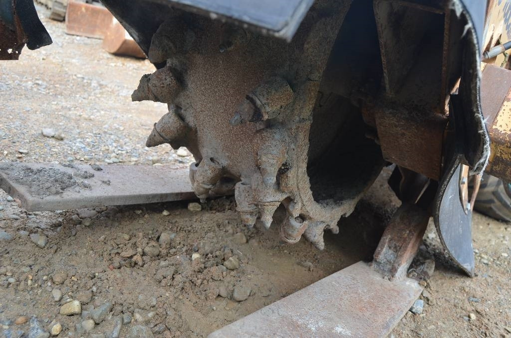 Case TC220 - Aszfaltozó gép: 3 kép. Case TC220 - Aszfaltozó gép: 3 kép.