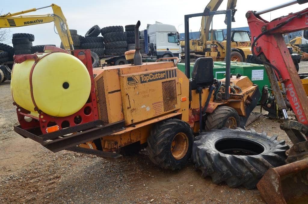 Case TC220 - Aszfaltozó gép: 4 kép. Case TC220 - Aszfaltozó gép: 4 kép.