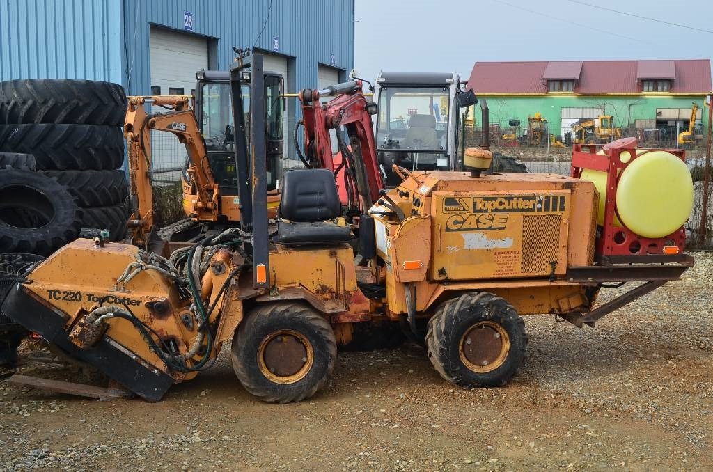 Case TC220 - Aszfaltozó gép: 1 kép. Case TC220 - Aszfaltozó gép: 1 kép.
