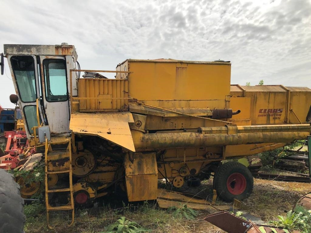 Claas Dominator FOR PARTS - Kombájn: 1 kép. Claas Dominator FOR PARTS - Kombájn: 1 kép.