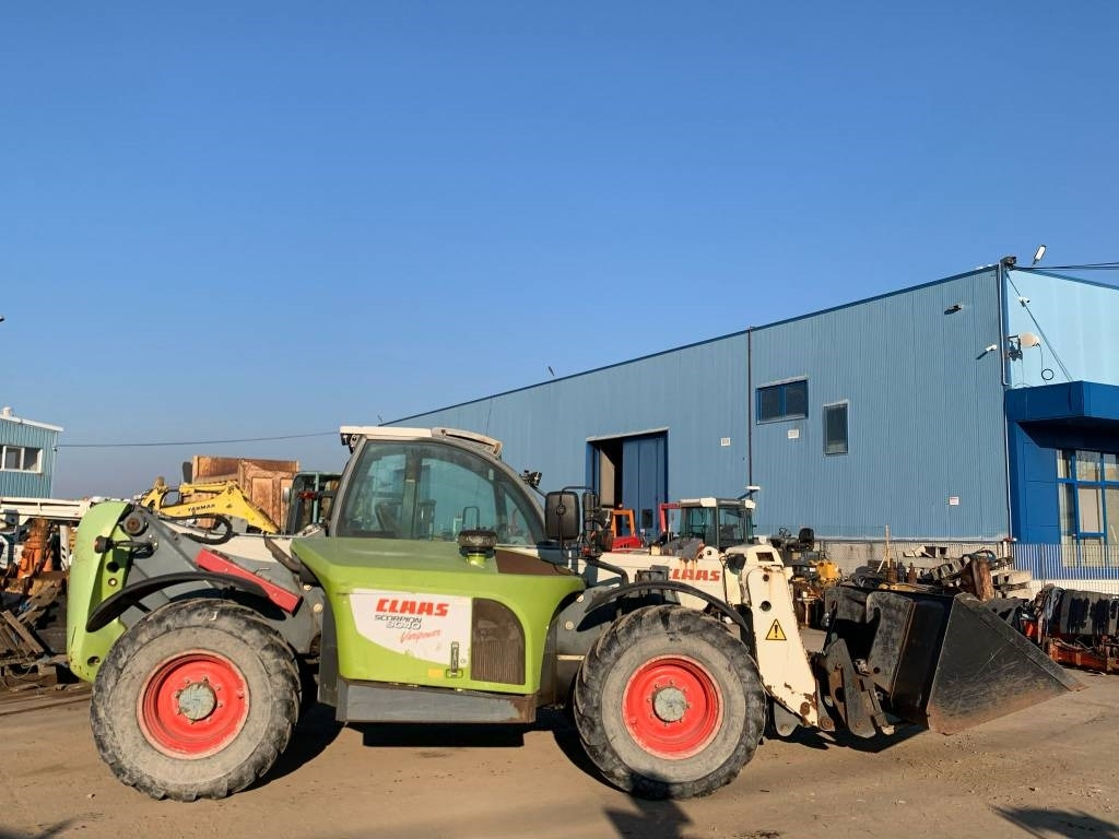 Claas Scorpion 9040 Plus - Teleszkópos rakodó: 5 kép. Claas Scorpion 9040 Plus - Teleszkópos rakodó: 5 kép.