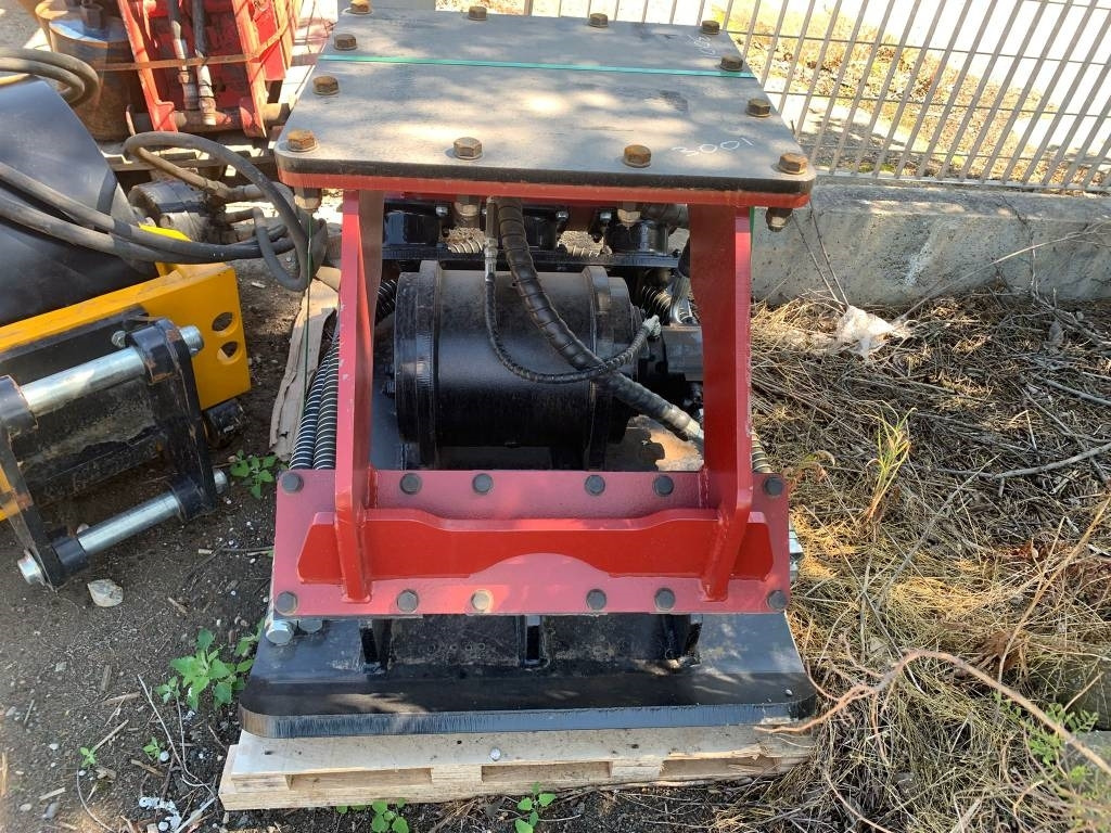 DCE EE08EC VIBRATING PLATE - Lapvibrátor: 2 kép. DCE EE08EC VIBRATING PLATE - Lapvibrátor: 2 kép.