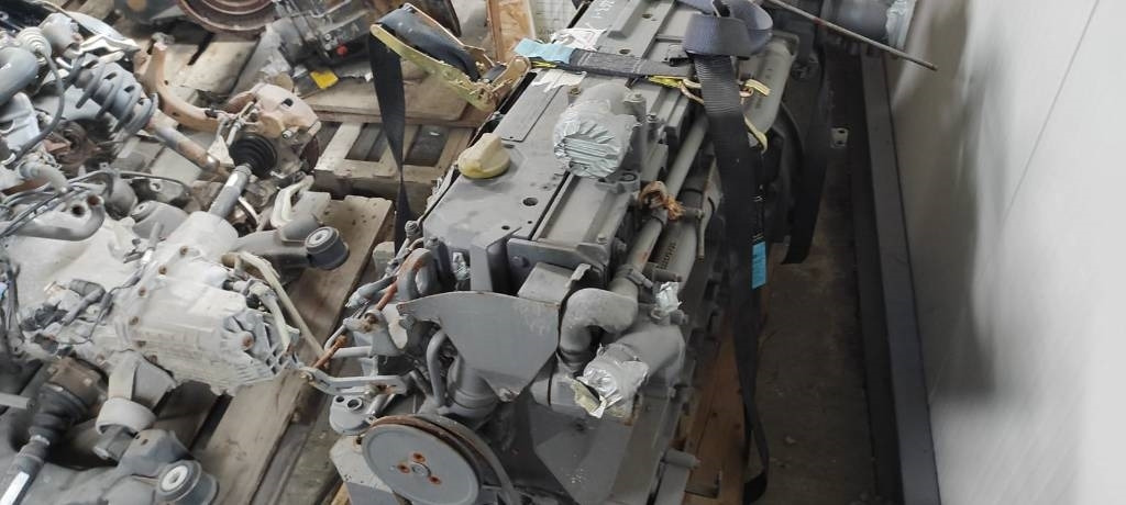 Deutz BF6M1013 - Motor - Építőipari gépek: 2 kép. Deutz BF6M1013 - Motor - Építőipari gépek: 2 kép.