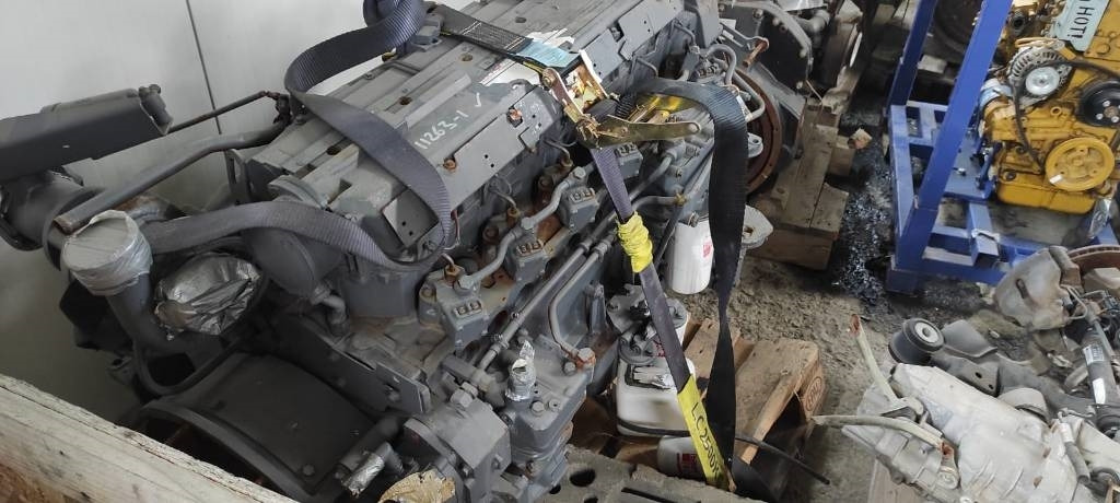 Deutz BF6M1013 - Motor - Építőipari gépek: 1 kép. Deutz BF6M1013 - Motor - Építőipari gépek: 1 kép.