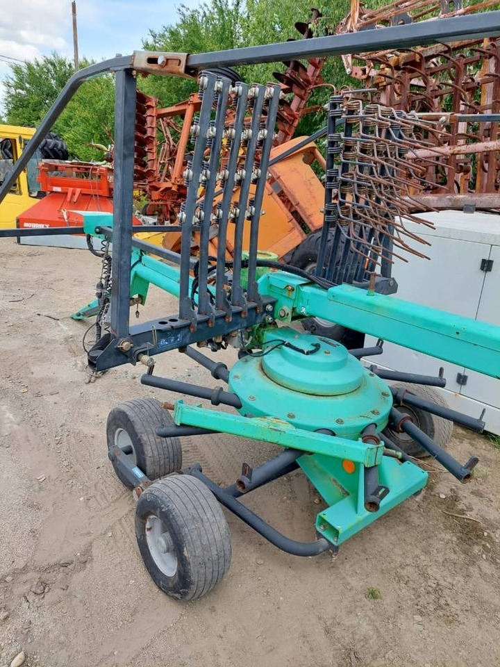 Deutz-fahr KS3.80 - Szénaforgató: 4 kép. Deutz-fahr KS3.80 - Szénaforgató: 4 kép.
