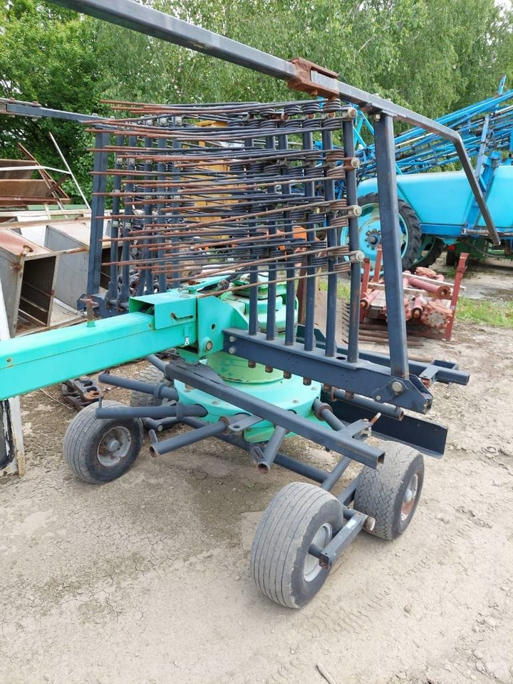 Deutz-fahr KS3.80 - Szénaforgató: 3 kép. Deutz-fahr KS3.80 - Szénaforgató: 3 kép.