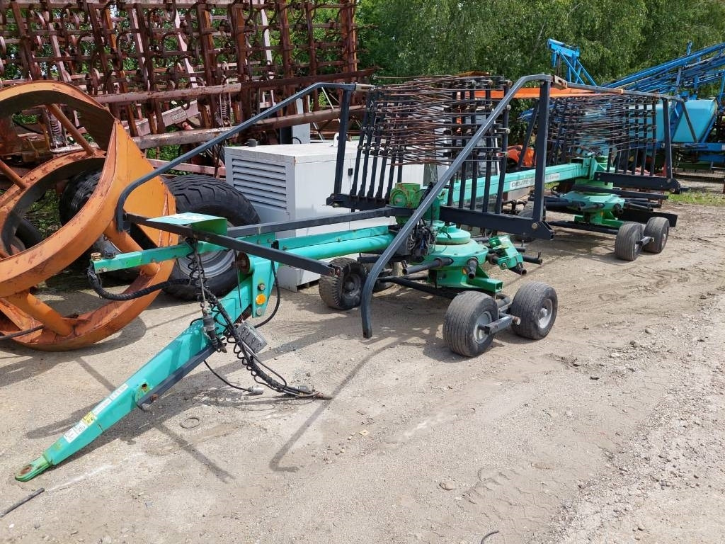 Deutz-fahr KS3.80 - Szénaforgató: 2 kép. Deutz-fahr KS3.80 - Szénaforgató: 2 kép.