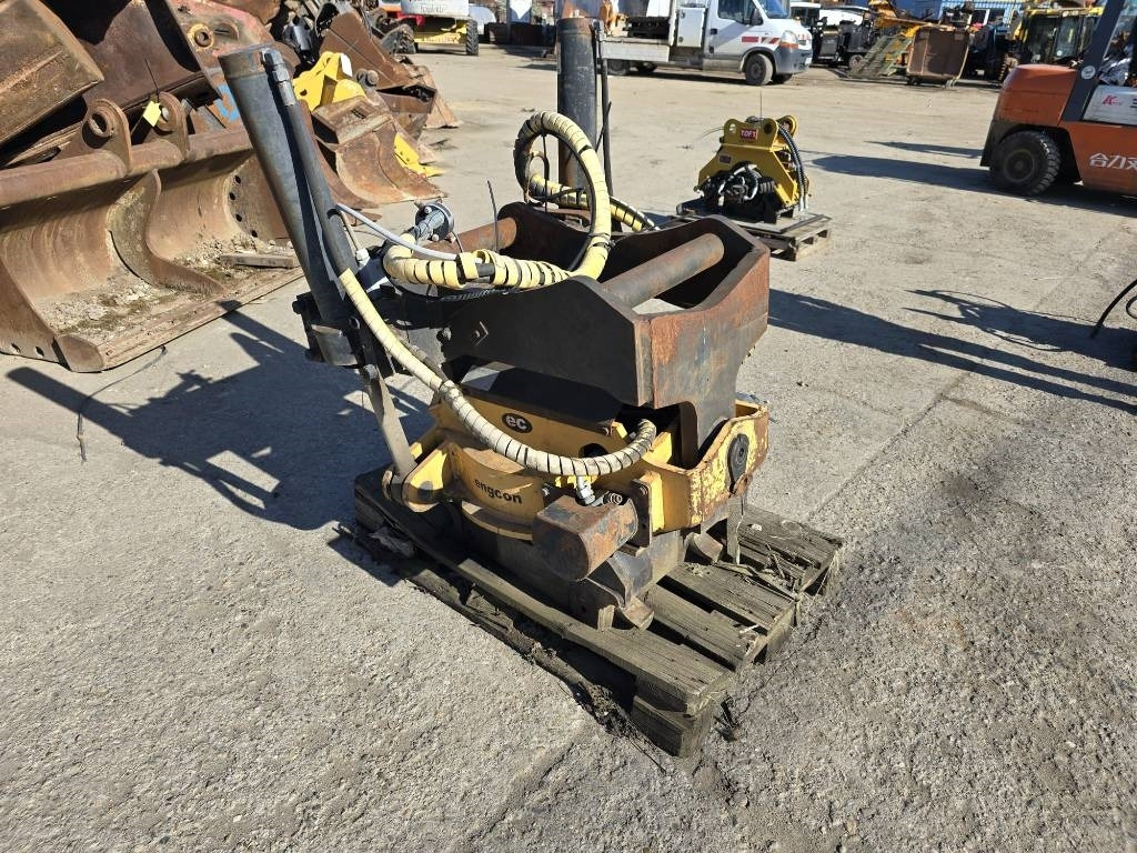 Engcon EC30 Rototilt - Tiltrotátor: 2 kép. Engcon EC30 Rototilt - Tiltrotátor: 2 kép.