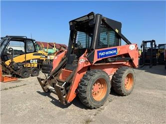 Fiat-Hitachi SL55B - Mini homlokrakodó: 1 kép. Fiat-Hitachi SL55B - Mini homlokrakodó: 1 kép.