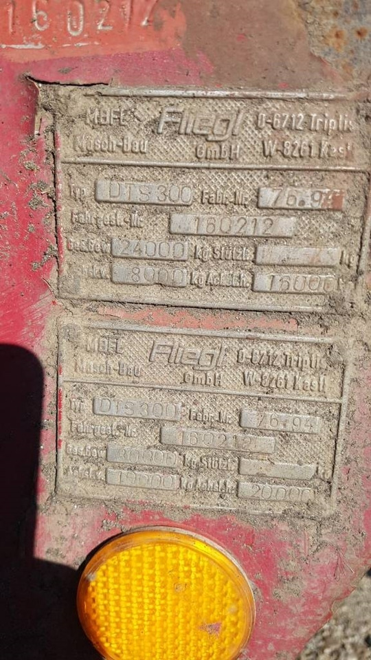 Fliegl DTS300 - Pótkocsi mélybölcsős: 2 kép. Fliegl DTS300 - Pótkocsi mélybölcsős: 2 kép.