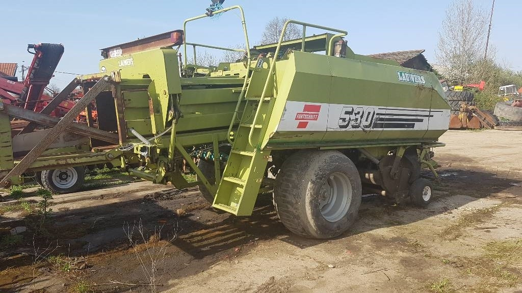 Fortschritt 530 - Kocka bálázó: 5 kép. Fortschritt 530 - Kocka bálázó: 5 kép.