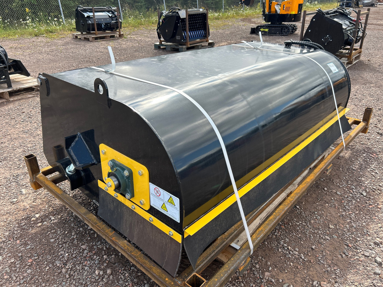 GIYI BS72B - Ferde seprő: 2 kép. GIYI BS72B - Ferde seprő: 2 kép.