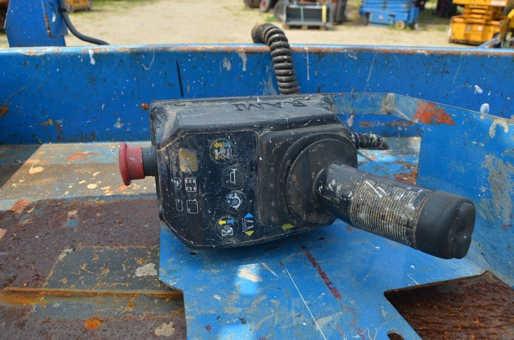 Genie GS 2032 - Ollós emelő: 5 kép. Genie GS 2032 - Ollós emelő: 5 kép.