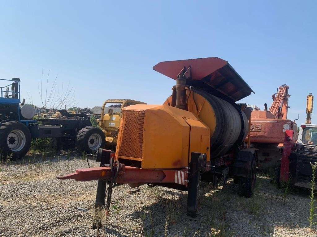 Gerhard Eckart BF60-25 - Aszfaltozó gép: 3 kép. Gerhard Eckart BF60-25 - Aszfaltozó gép: 3 kép.