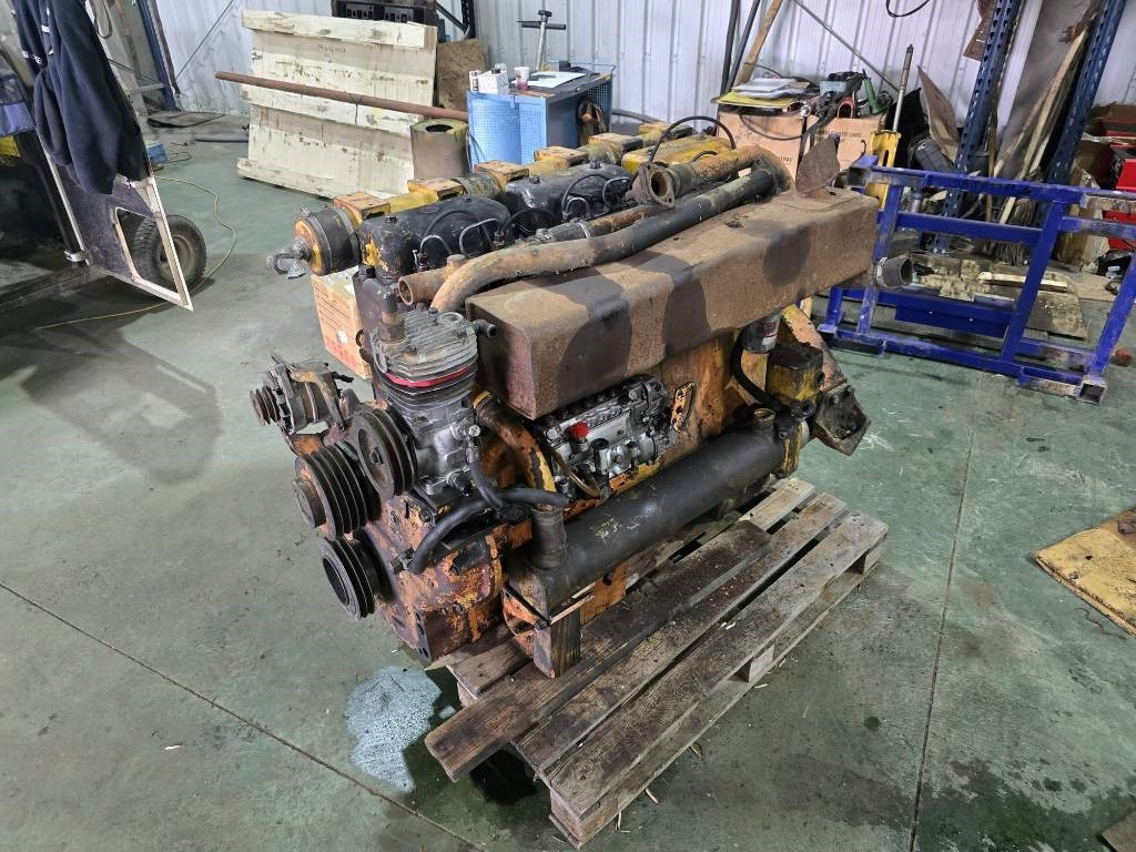 Hanomag 6 Cylinder ENGINE - Motor - Építőipari gépek: 1 kép. Hanomag 6 Cylinder ENGINE - Motor - Építőipari gépek: 1 kép.