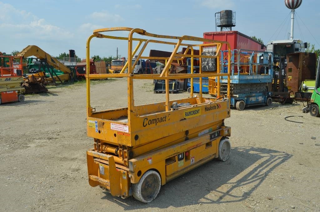 Haulotte Compact 8 - Ollós emelő: 3 kép. Haulotte Compact 8 - Ollós emelő: 3 kép.