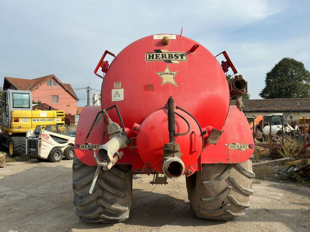 Herbst T2000R - Szippantó tartálykocsi: 5 kép. Herbst T2000R - Szippantó tartálykocsi: 5 kép.