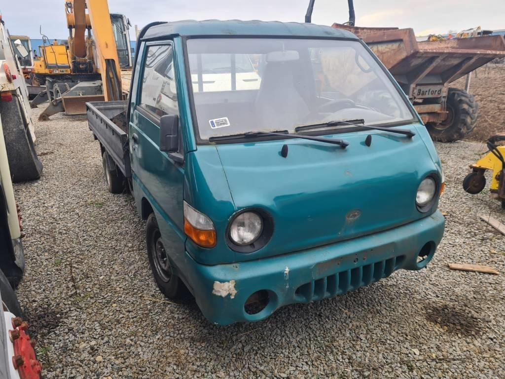 Hyundai H 100 - Platós teherautó: 2 kép. Hyundai H 100 - Platós teherautó: 2 kép.