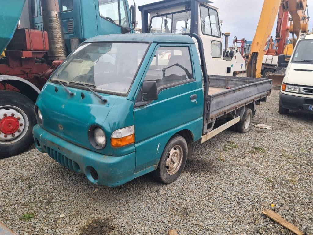 Hyundai H 100 - Platós teherautó: 1 kép. Hyundai H 100 - Platós teherautó: 1 kép.