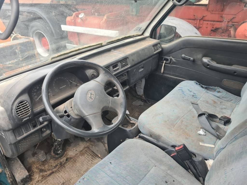 Hyundai H 100 - Platós teherautó: 5 kép. Hyundai H 100 - Platós teherautó: 5 kép.