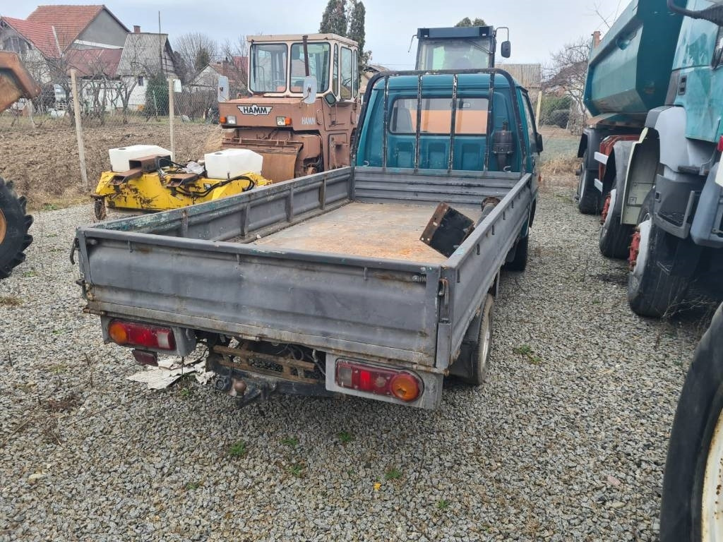 Hyundai H 100 - Platós teherautó: 3 kép. Hyundai H 100 - Platós teherautó: 3 kép.