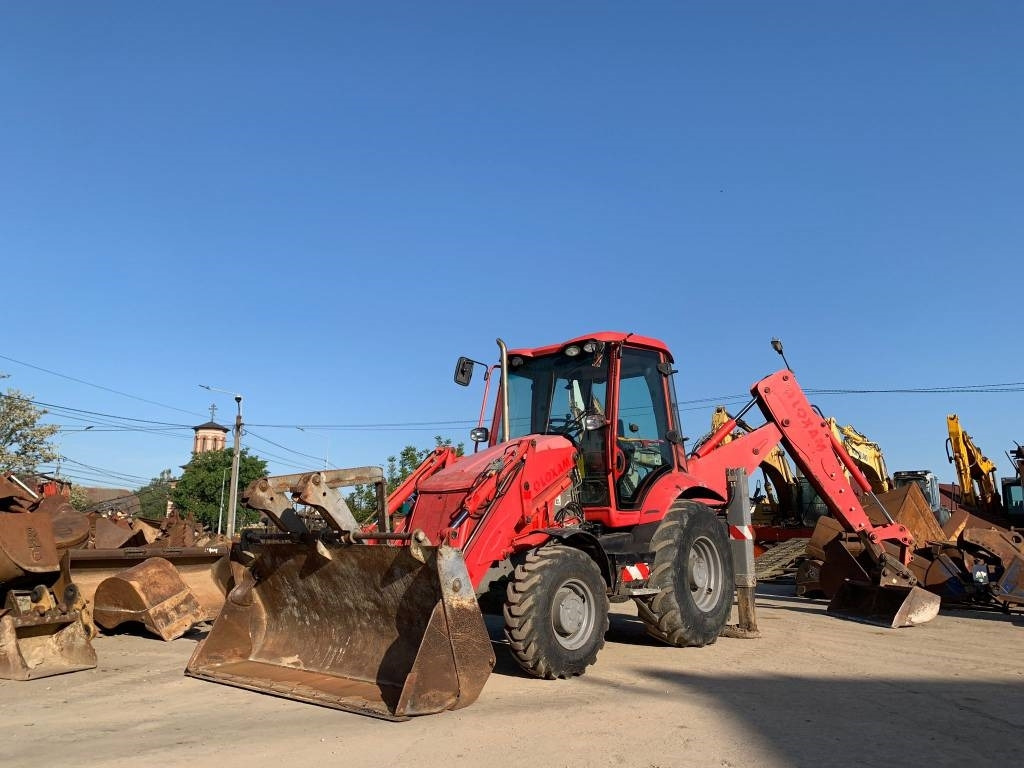 JCB 3 CX - Kotrórakodó: 2 kép. JCB 3 CX - Kotrórakodó: 2 kép.