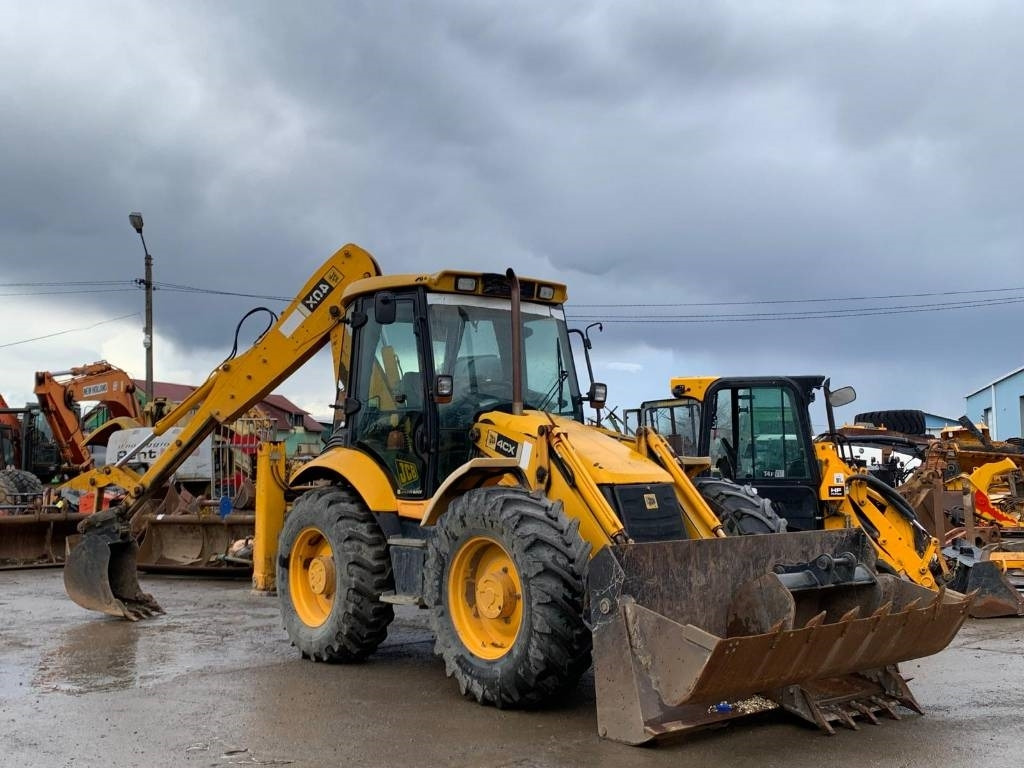 JCB 4 CX - Kotrórakodó: 2 kép. JCB 4 CX - Kotrórakodó: 2 kép.