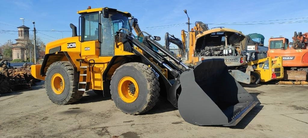 JCB 457 HT - Gumikerekes homlokrakodó: 2 kép. JCB 457 HT - Gumikerekes homlokrakodó: 2 kép.