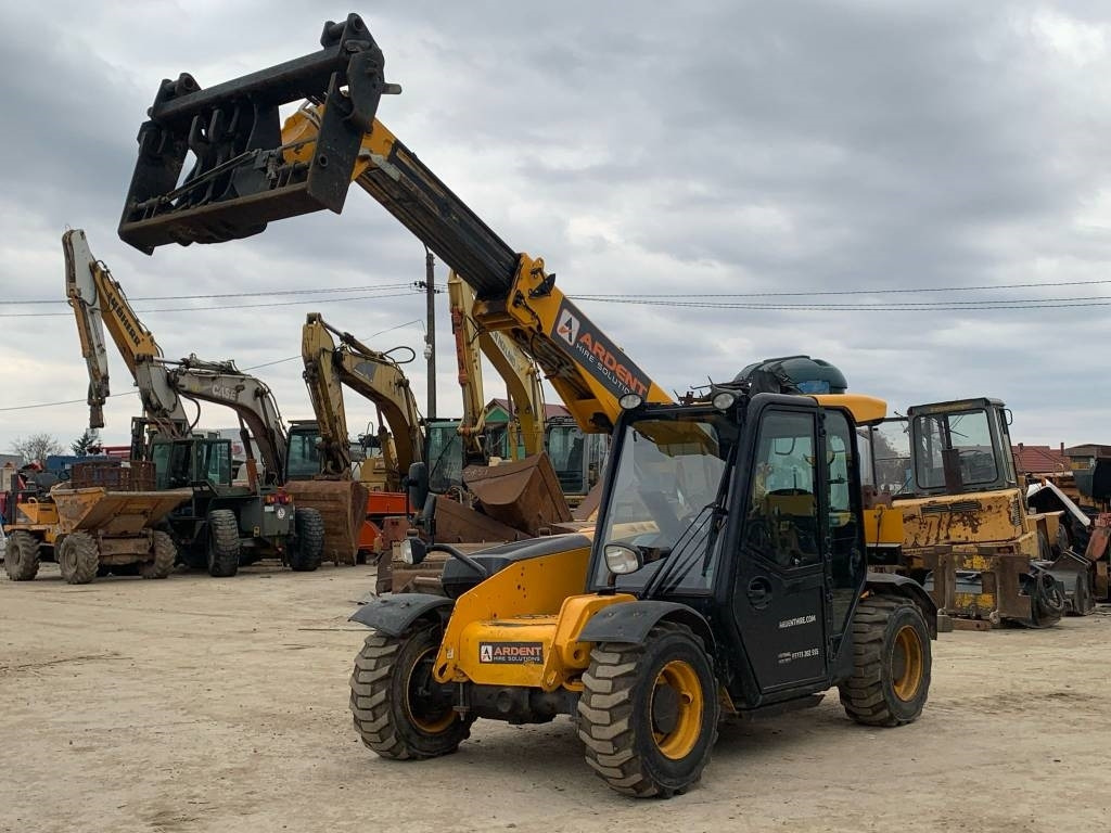JCB 525-60 HI VIZ - Teleszkópos rakodó: 2 kép. JCB 525-60 HI VIZ - Teleszkópos rakodó: 2 kép.