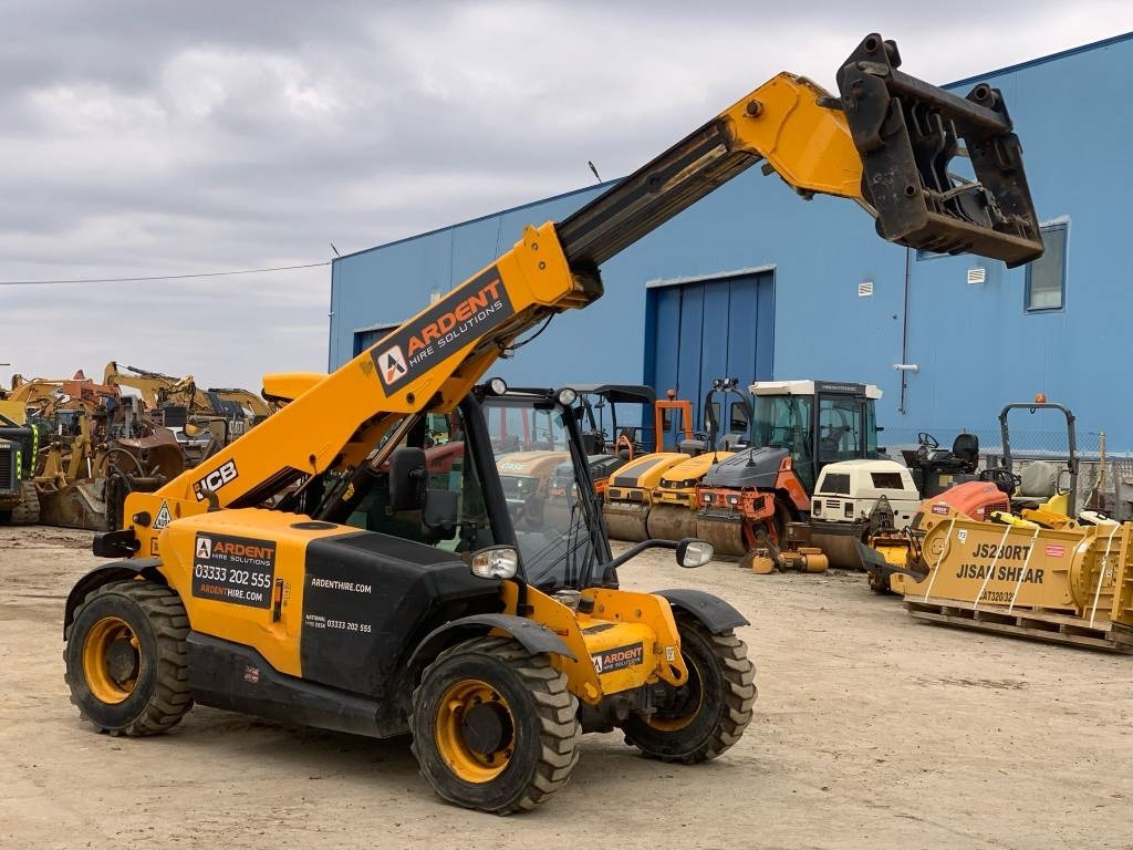 JCB 525-60 HI VIZ - Teleszkópos rakodó: 1 kép. JCB 525-60 HI VIZ - Teleszkópos rakodó: 1 kép.
