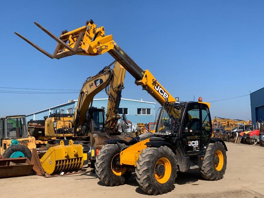 JCB 531-70 - Teleszkópos rakodó: 1 kép. JCB 531-70 - Teleszkópos rakodó: 1 kép.