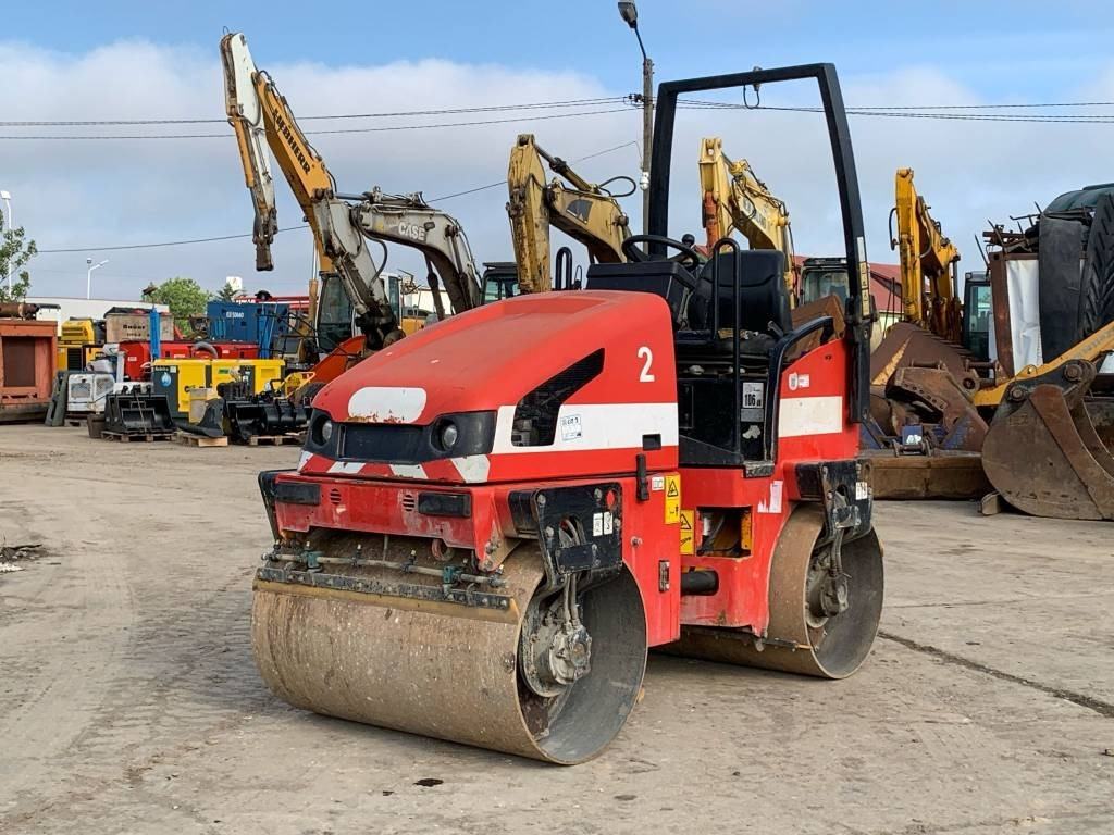 JCB VMT 260 - Úthenger: 2 kép. JCB VMT 260 - Úthenger: 2 kép.