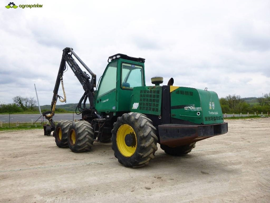 John Deere 1270 D  - Fakitermelő gép: 3 kép. John Deere 1270 D  - Fakitermelő gép: 3 kép.