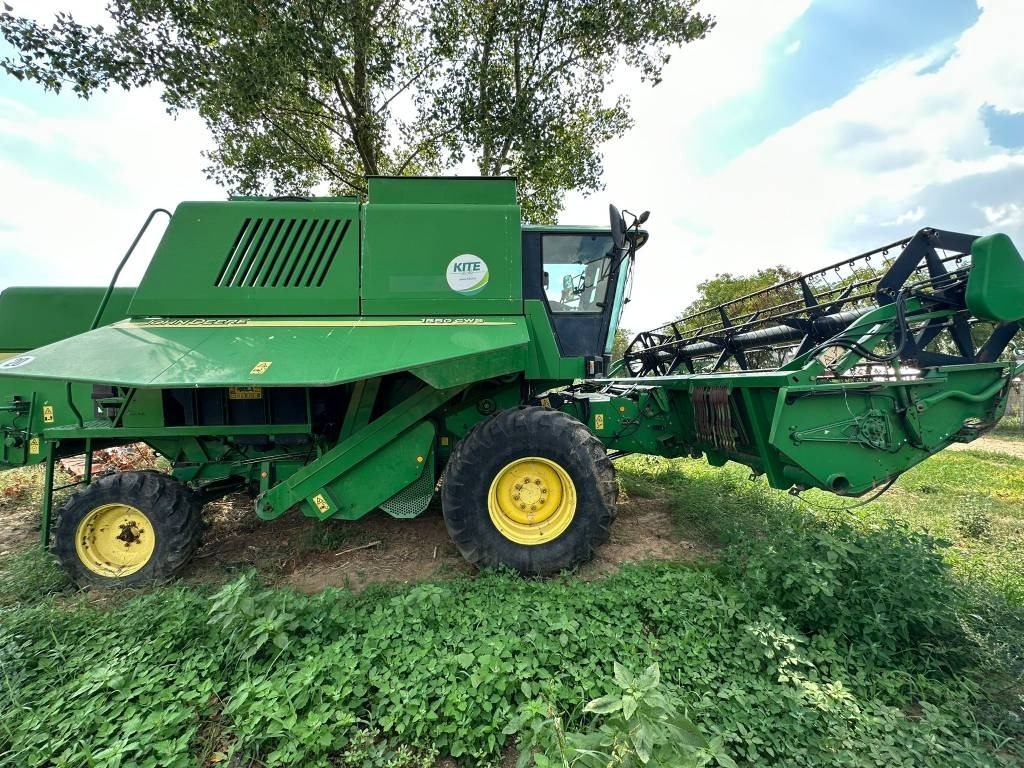 John Deere 1550 CWS - Kombájn: 5 kép. John Deere 1550 CWS - Kombájn: 5 kép.