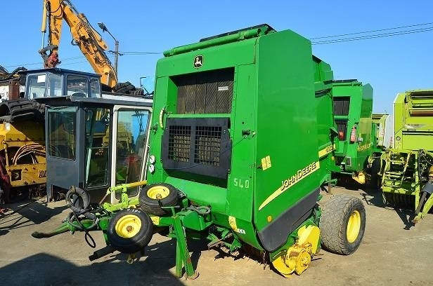 John Deere 592 - Bálázó: 1 kép. John Deere 592 - Bálázó: 1 kép.