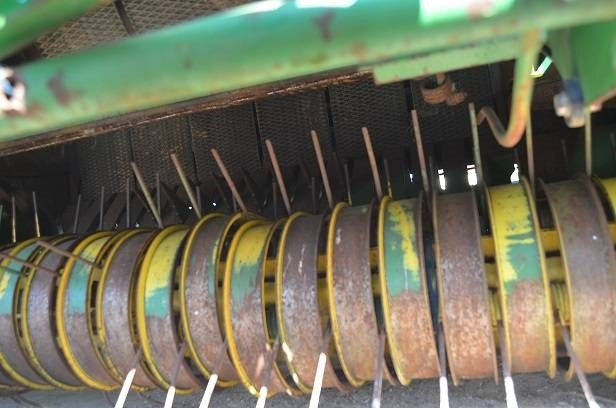 John Deere 592 - Bálázó: 4 kép. John Deere 592 - Bálázó: 4 kép.