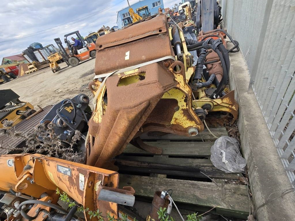 John Deere H414 Harvester Head - Erdészeti fej: 2 kép. John Deere H414 Harvester Head - Erdészeti fej: 2 kép.