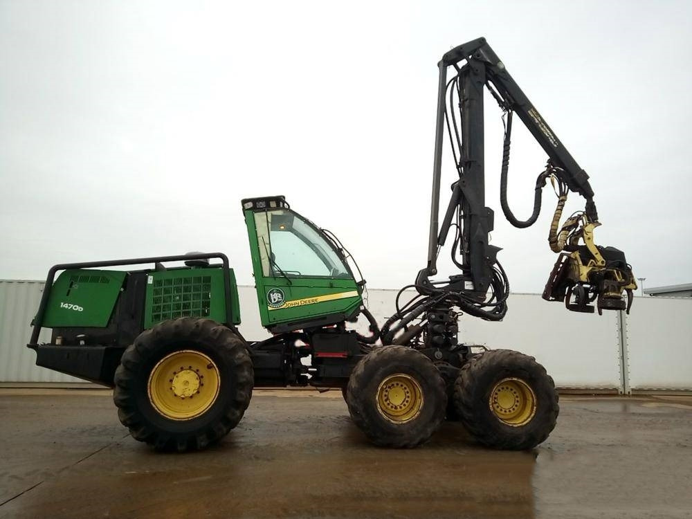 John Deere Timberjack 1470D - Erdészeti traktor: 2 kép. John Deere Timberjack 1470D - Erdészeti traktor: 2 kép.
