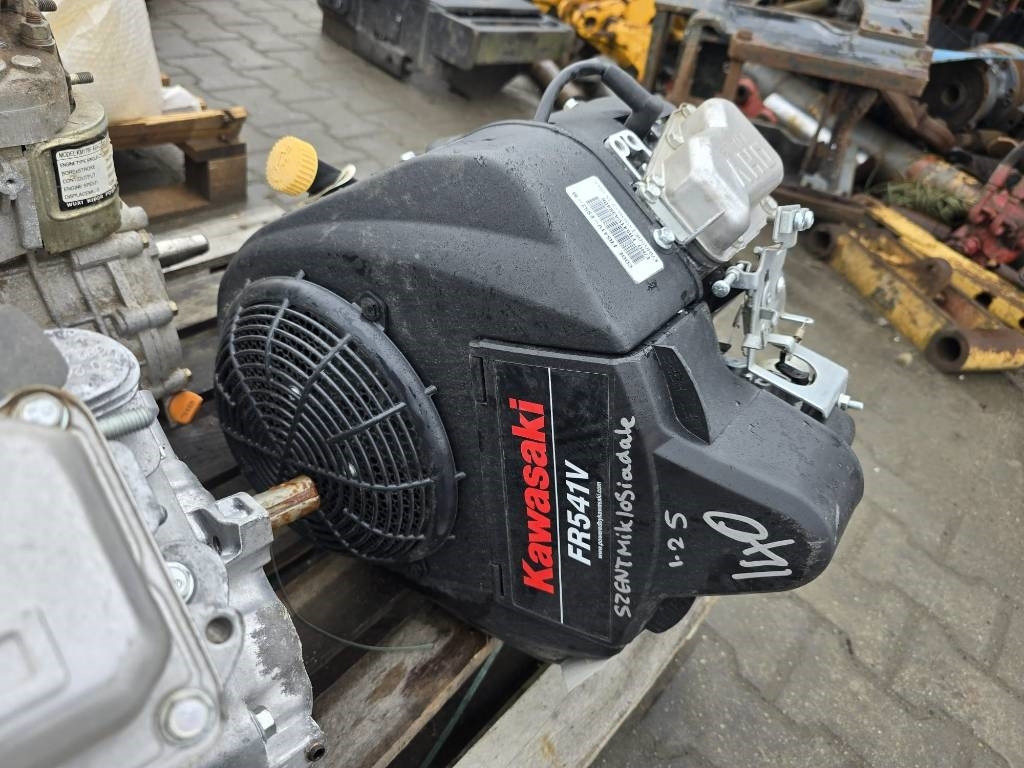 Kawasaki SRB3/P V-0113 ENGINE  - Motor - Építőipari gépek: 1 kép. Kawasaki SRB3/P V-0113 ENGINE  - Motor - Építőipari gépek: 1 kép.