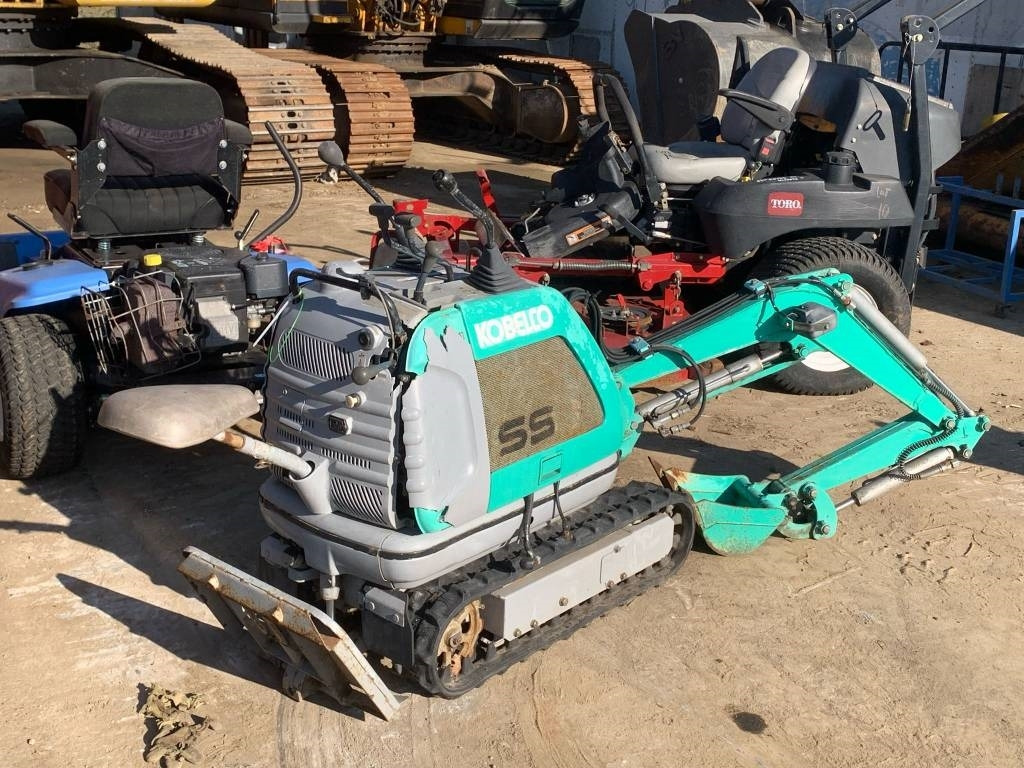 Kobelco SS 1 - Minikotró: 2 kép. Kobelco SS 1 - Minikotró: 2 kép.